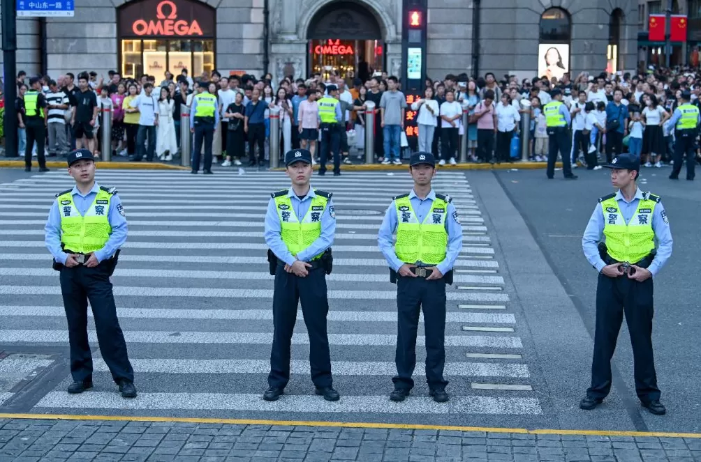 魔都眼·国庆|各景点人从众,假期过半外滩客流已超221万-第8张图片- 魔都眼·国庆|各景点人从众,假期过半外滩客流已超221万-第8张图片-