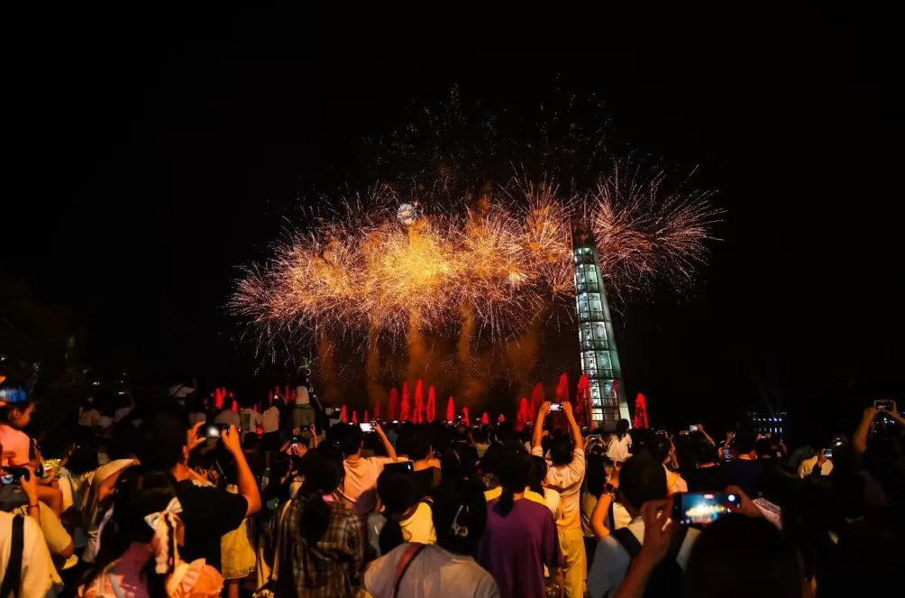 魔都眼·国庆|各景点人从众,假期过半外滩客流已超221万-第14张图片- 魔都眼·国庆|各景点人从众,假期过半外滩客流已超221万-第14张图片-