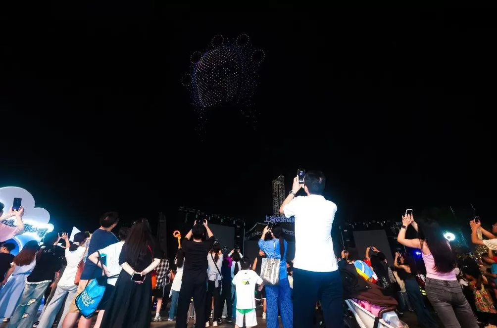 魔都眼·国庆|各景点人从众,假期过半外滩客流已超221万-第15张图片- 魔都眼·国庆|各景点人从众,假期过半外滩客流已超221万-第15张图片-