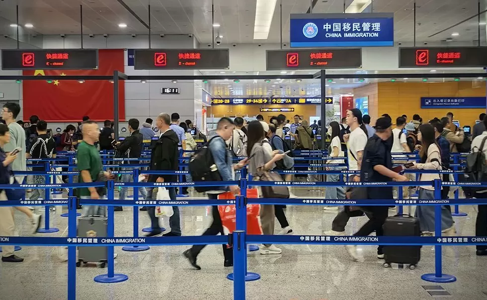 假期过半浦东机场出入境客流达41万人次,外籍旅客来沪游玩热度不减-第2张图片- 假期过半浦东机场出入境客流达41万人次,外籍旅客来沪游玩热度不减-第2张图片-