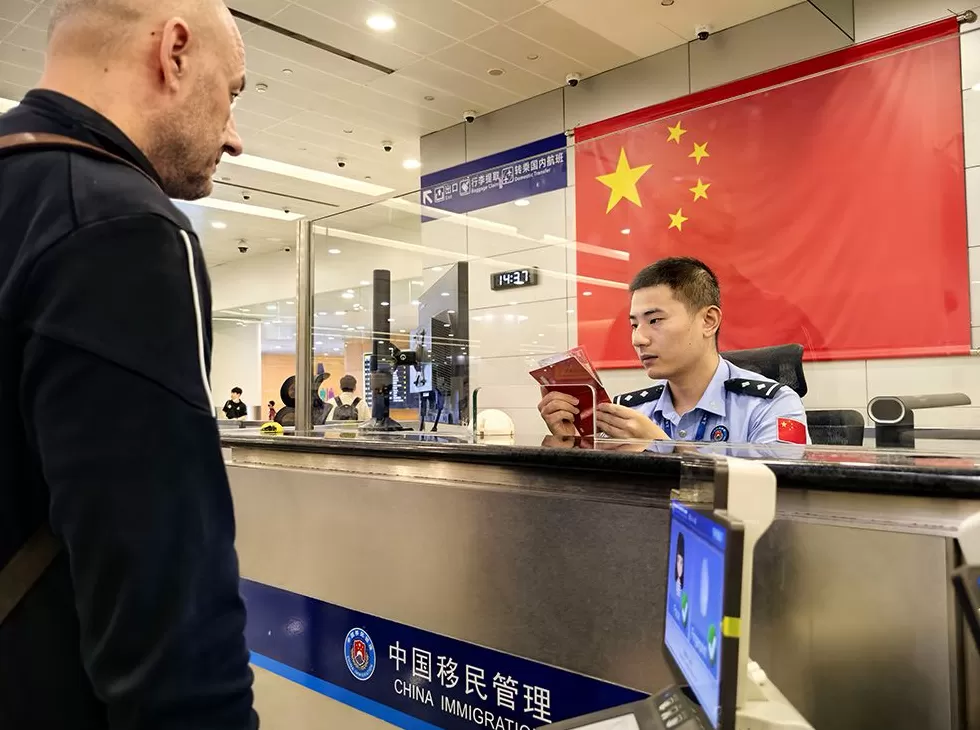 假期过半浦东机场出入境客流达41万人次,外籍旅客来沪游玩热度不减-第1张图片- 假期过半浦东机场出入境客流达41万人次,外籍旅客来沪游玩热度不减-第1张图片-