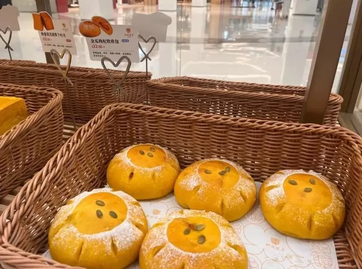 一小时售罄!年轻人涌入医院抢面包-第4张图片- 一小时售罄!年轻人涌入医院抢面包-第4张图片-