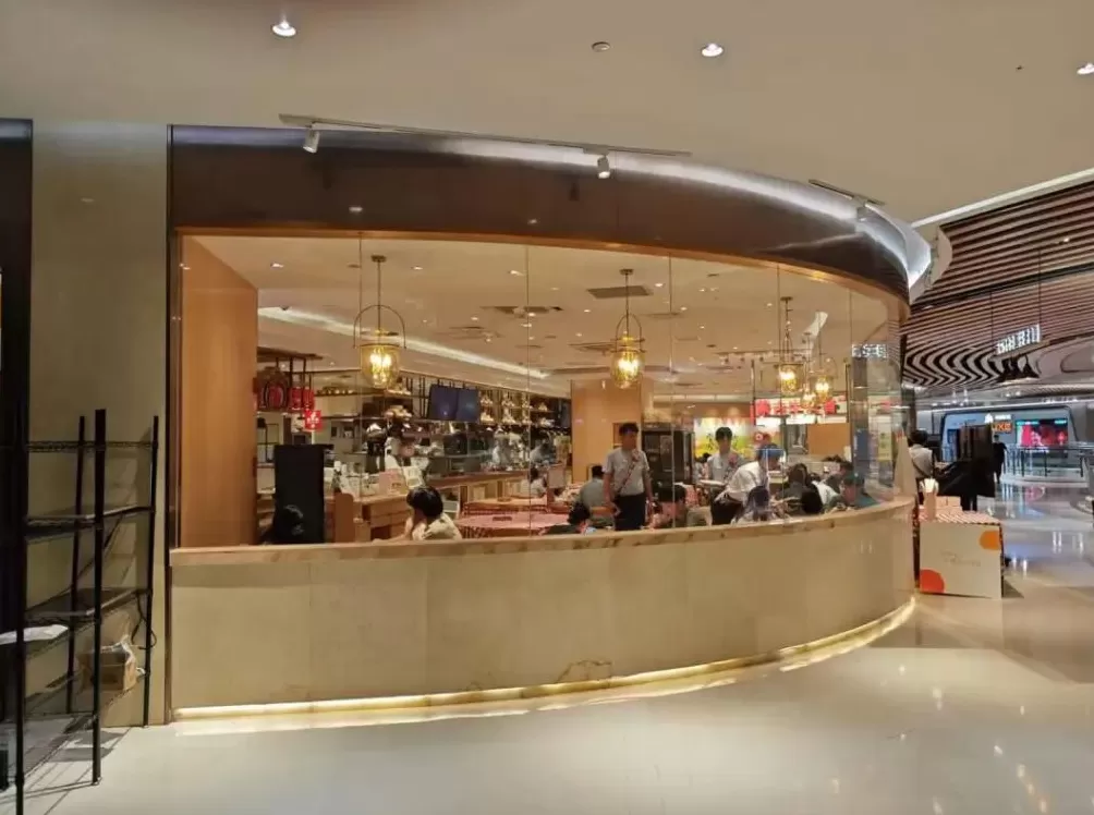 预制菜风波后,实探西贝北上广深门店:有门店需等位半小时,黄牛开始倒卖代金券-第2张图片- 预制菜风波后,实探西贝北上广深门店:有门店需等位半小时,黄牛开始倒卖代金券-第2张图片-