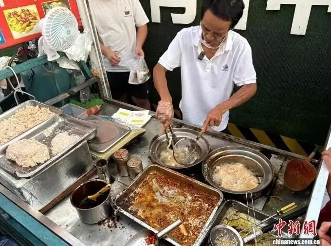 鸡排哥、炒粉哥接连走红，央媒：平凡个体正成为城市文旅名片-第1张图片-