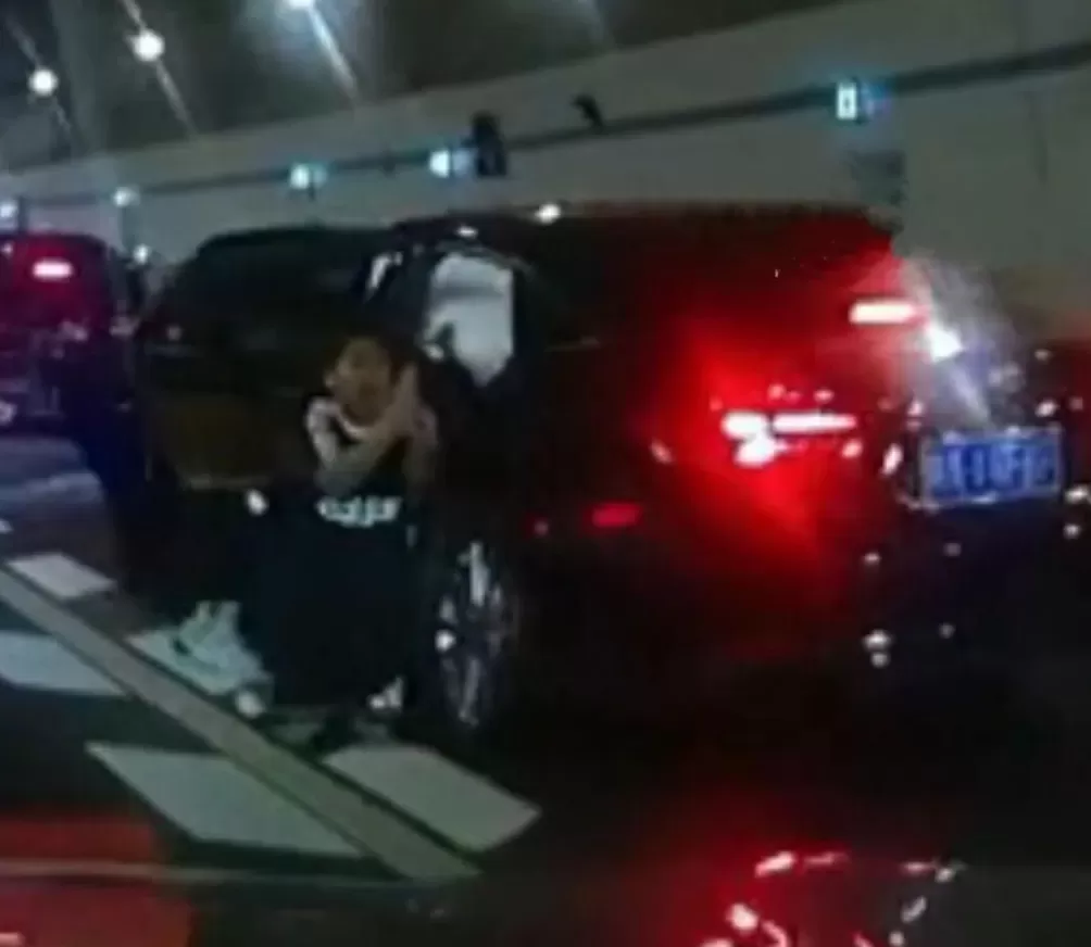 男孩拦车救母感动全网!男孩妈妈发声-第1张图片- 男孩拦车救母感动全网!男孩妈妈发声-第1张图片-