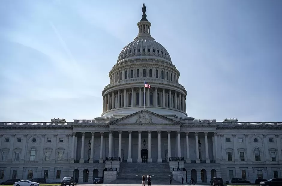 美参议院未通过两党所提拨款法案政府“关门”持续-第1张图片-