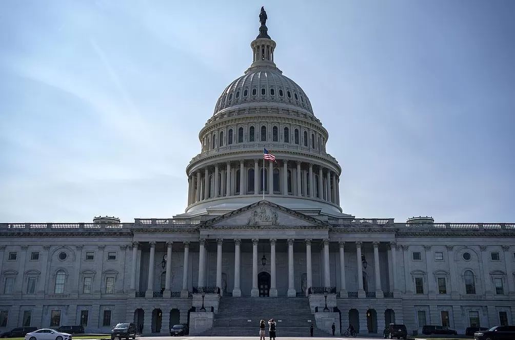 美参议院未通过两党所提拨款法案，政府“关门”持续-第1张图片-