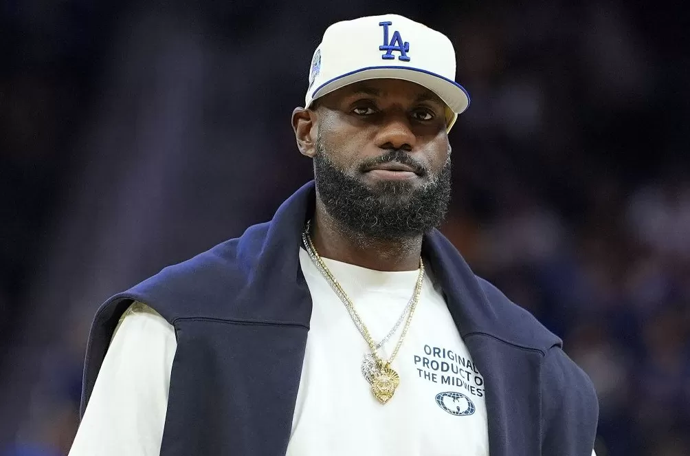 体坛联播｜詹姆斯预告明日凌晨新决定，杨瀚森恩师徐长锁逝世-第1张图片-