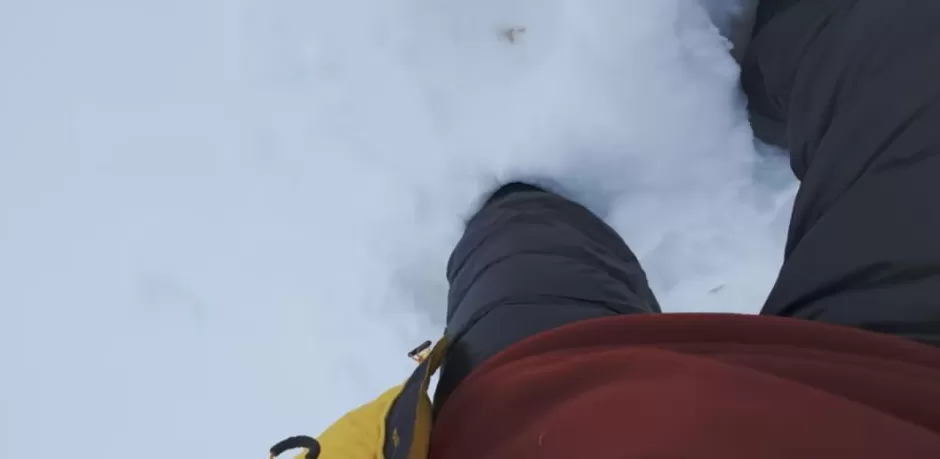 近千人因暴雪被困珠峰！亲历者回忆死里逃生：“根本挡不住，全身结冰”-第4张图片-