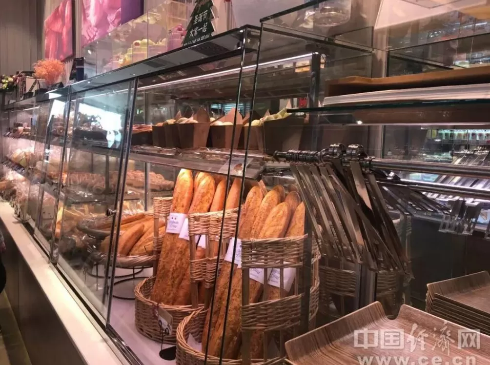 一小时售罄！年轻人涌入医院疯抢面包-第7张图片-