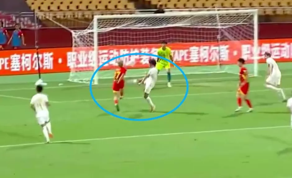 反转？广西骨折球员是防守犯规时受伤：重庆队无过错但裁判有问题-第2张图片-