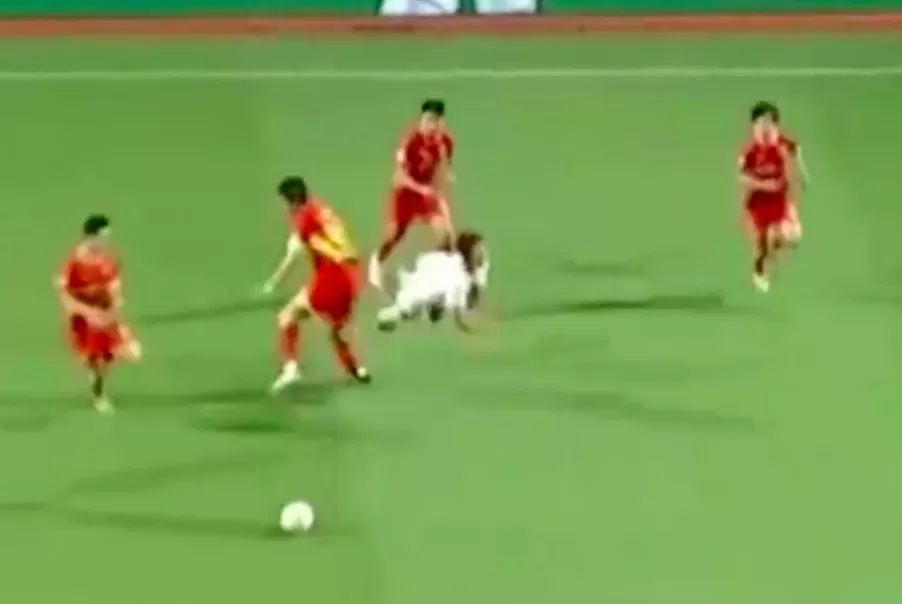 反转？广西骨折球员是防守犯规时受伤：重庆队无过错但裁判有问题-第3张图片-