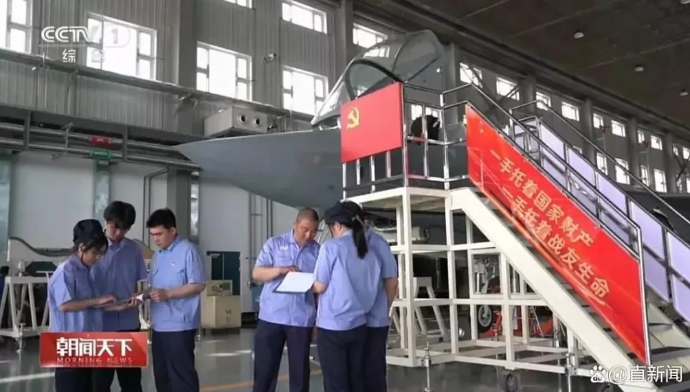 石宏：歼-10不仅仅是“拉彩烟的”，它是我们梦开始的地方-第2张图片-