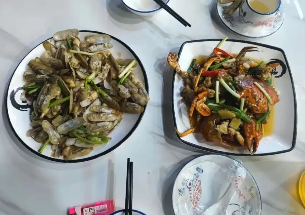 广东惠州一餐厅男子点炒蛏子和螃蟹两个菜661元，顾客投诉后称已获退款400元，官方回应-第1张图片-