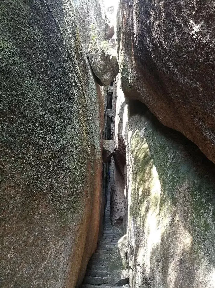 180斤游客被卡在福建太姥山石缝？景区：狭窄区域是为探险而设，非必经路段-第1张图片-