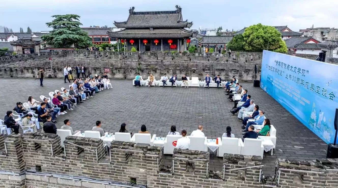 三十载耕耘，252颗星：青年写作如何回应时代？-第1张图片-