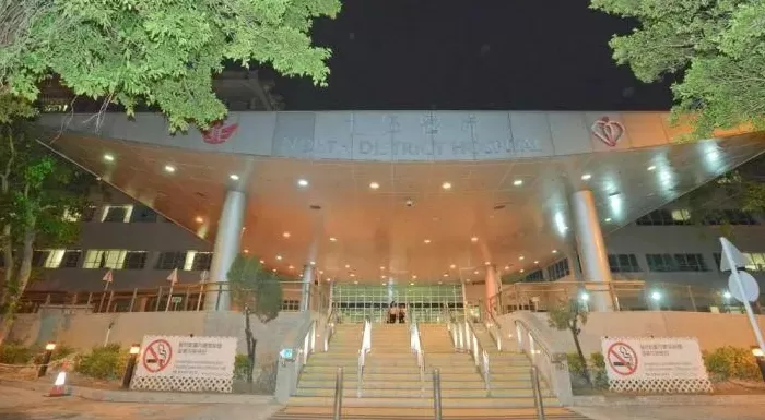 香港一毒贩戴手铐逃跑，警方全力追捕中！此前因“毒品快餐车”撞毁被捕-第1张图片-