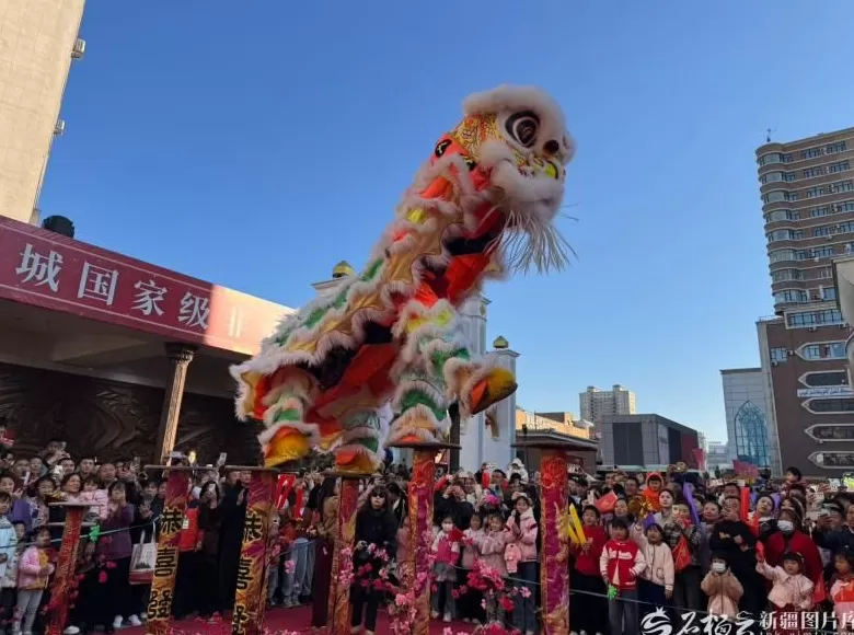 祝福新疆更美好丨新疆景区暖意浓天女散月饼传递团圆情-第1张图片-