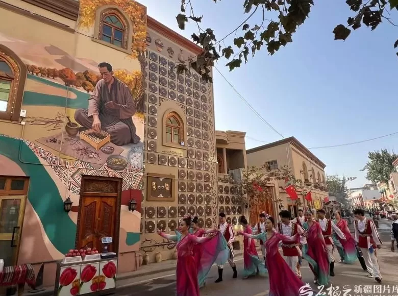 祝福新疆更美好丨新疆景区暖意浓天女散月饼传递团圆情-第3张图片-
