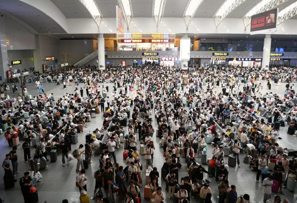 南铁迎来返程客流高峰，假期累计发送旅客1343.2万人次-第1张图片-