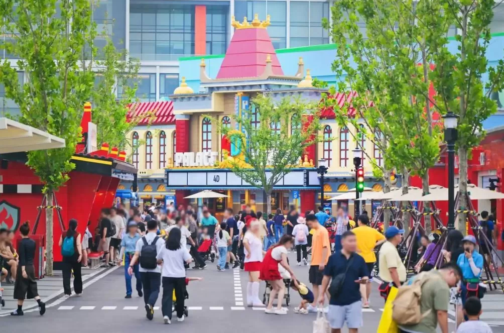 上海乐高乐园国庆单日客流创开园以来新高，乐园酒店连续十日满房-第1张图片-
