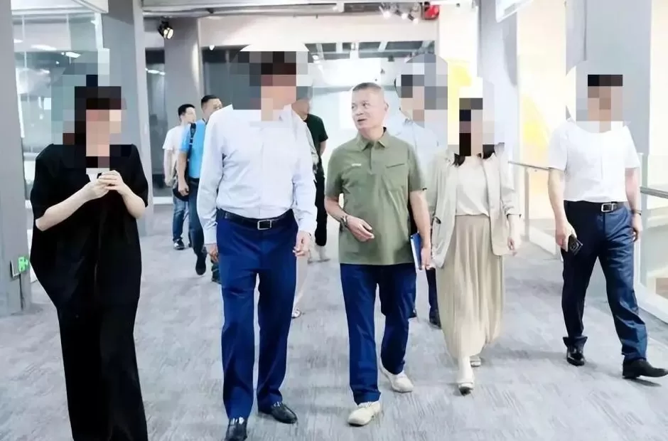 宗馥莉“心腹”严学峰已正常上班，此前传被带走调查-第1张图片-