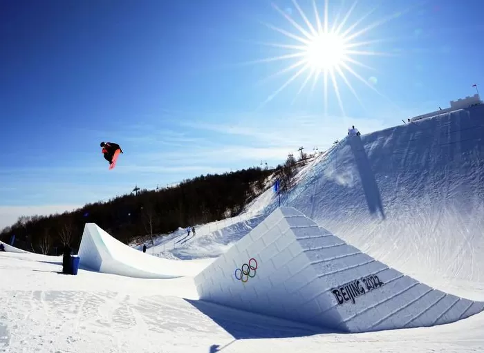 苏翊鸣完成世界首个单板坡障“背靠背”1980度空翻动作-第2张图片-