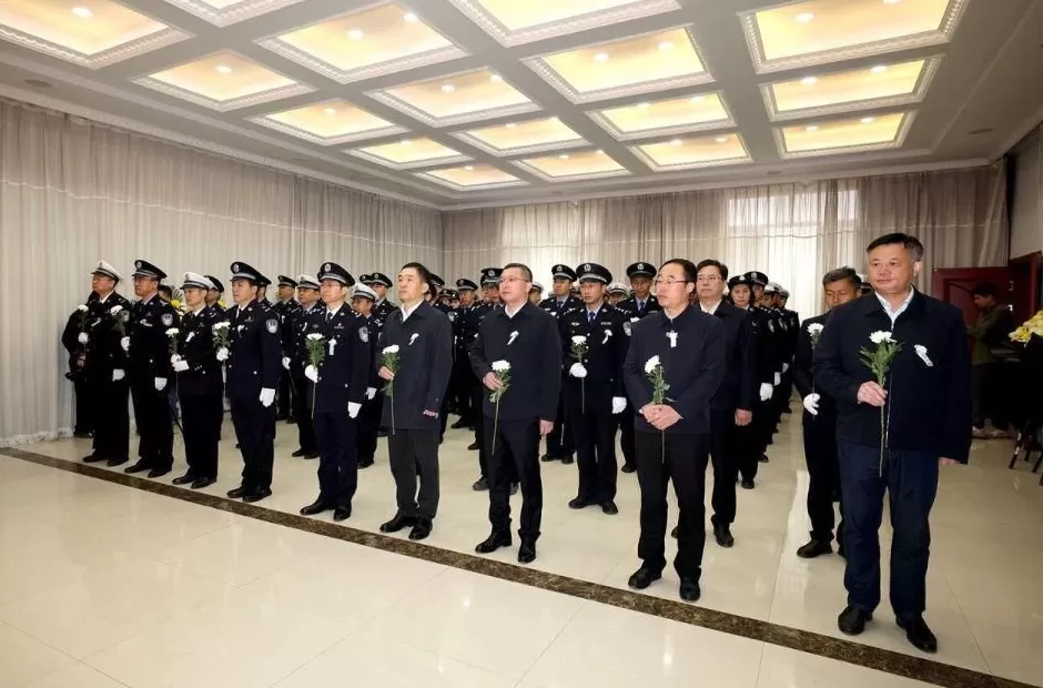 郑亮同志遗体告别仪式举行-第2张图片-