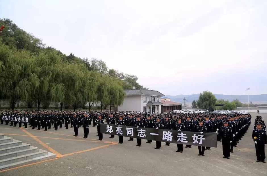 郑亮同志遗体告别仪式举行-第6张图片-