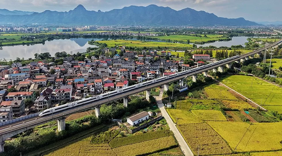 全国铁路今起实行新的列车运行图，客货运输能力持续提升-第1张图片-