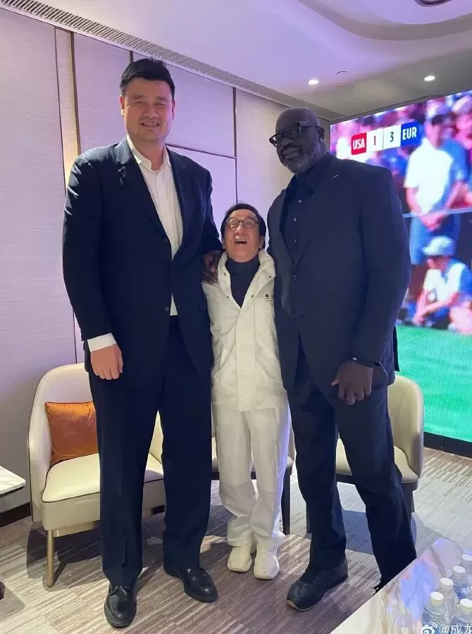 NBA中国赛打响，成龙晒与姚明、奥尼尔、贝克汉姆合照-第3张图片-