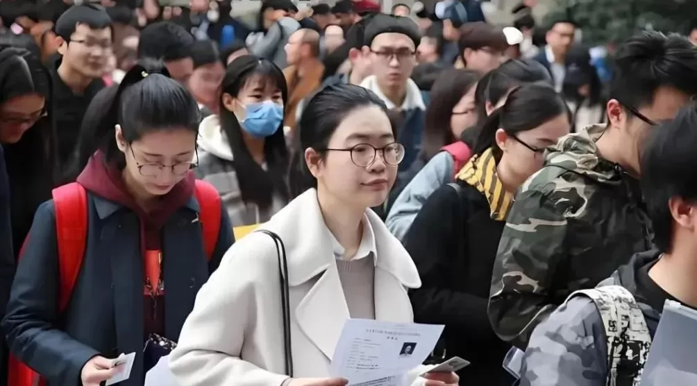 告别35岁门槛？多地考编年龄放宽至38，甚至43岁-第2张图片-