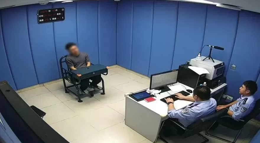 警方通报“上海地铁内男子手持剪刀为女子理发”：4名涉案人员被行政处罚-第1张图片-