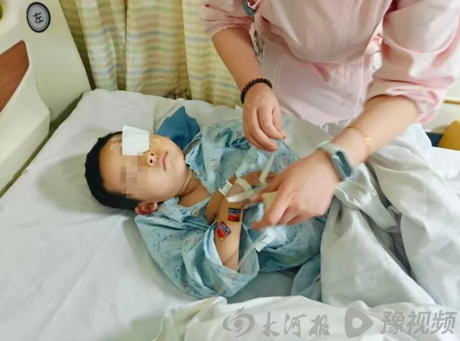 5岁男童在幼儿园被戳伤眼睛处于失明状态，被告知“监控坏了”，男童妈妈：联系不上对方家长和园方，希望公开监控明确责任-第1张图片-