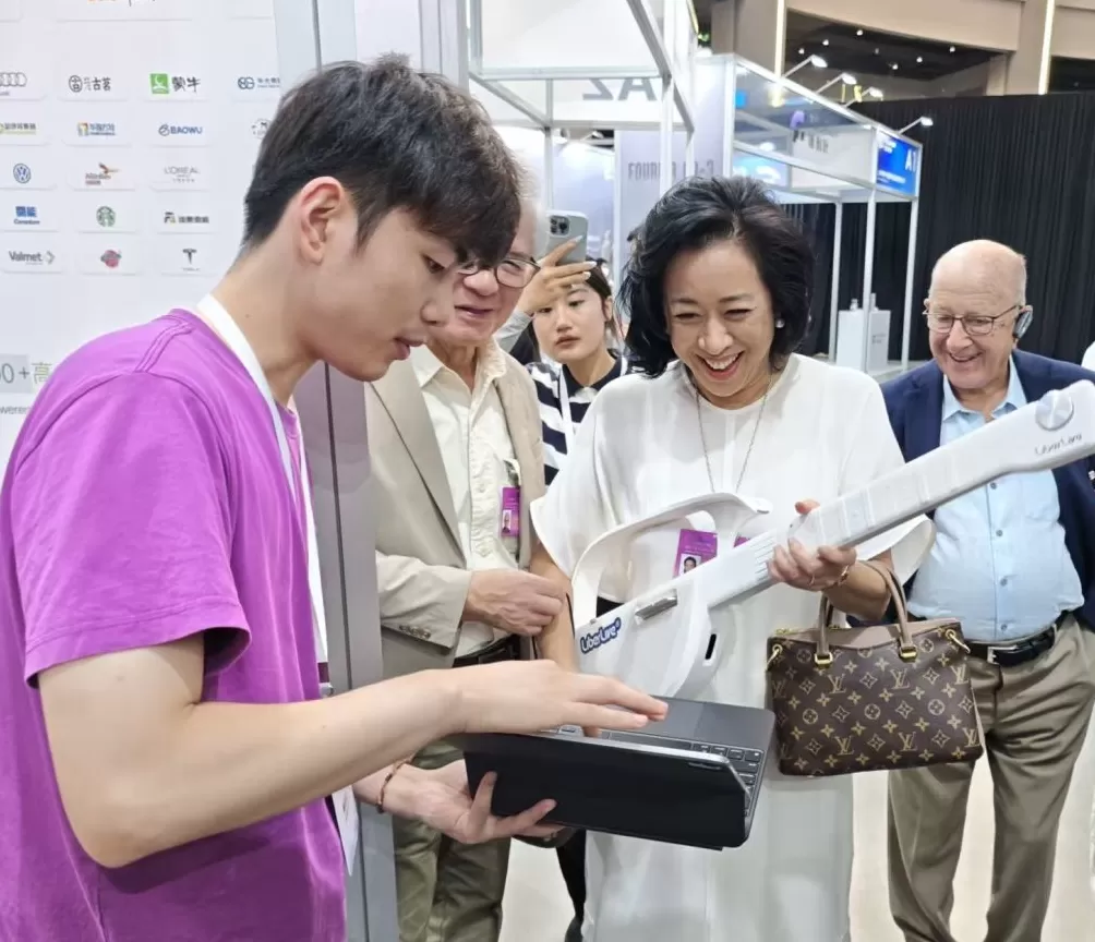 特写｜“能加个微信吗？”当500强高管们遇上上海AI-第4张图片-