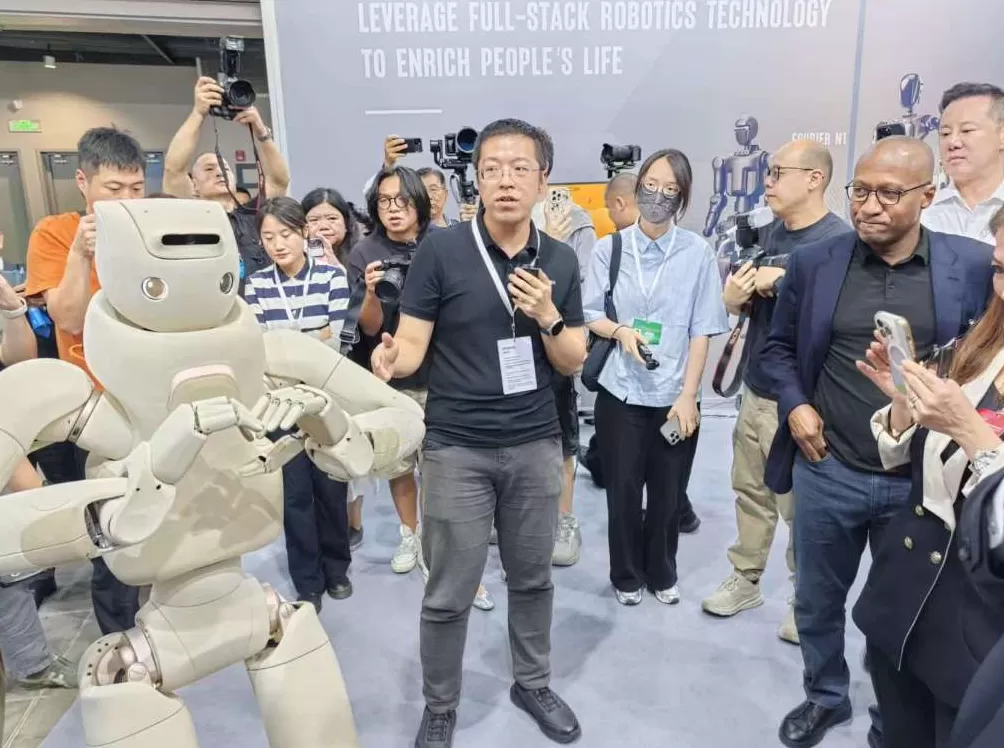 特写｜“能加个微信吗？”当500强高管们遇上上海AI-第6张图片-