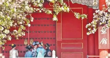 人民日报跨版聚焦故宫博物院建院百年：把中华文明瑰宝呵护好、弘扬好-第13张图片-