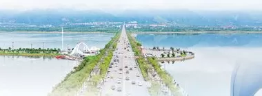 央媒聚焦网红城市居民的喜悦与烦恼:家门口成打卡地,考验城市治理能力-第1张图片- 央媒聚焦网红城市居民的喜悦与烦恼:家门口成打卡地,考验城市治理能力-第1张图片-