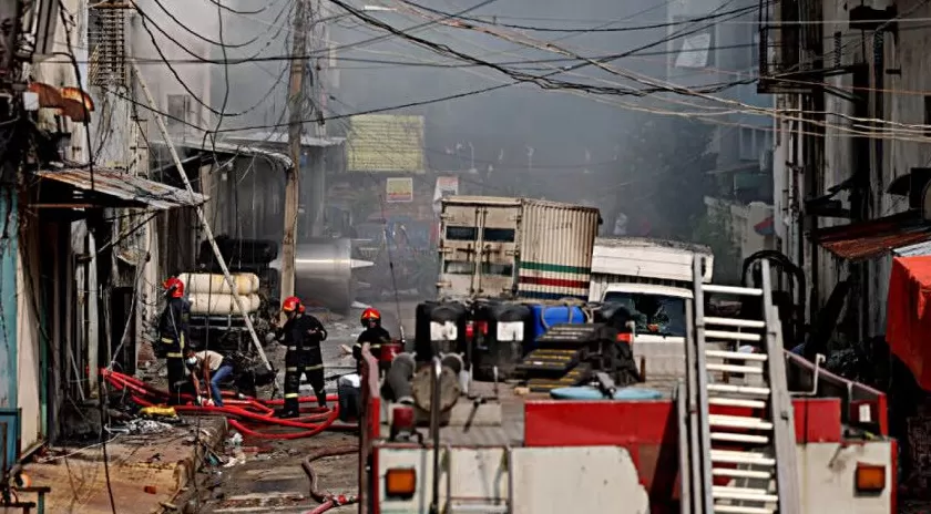孟加拉国达卡市一大楼起火,至少16人死亡-第1张图片- 孟加拉国达卡市一大楼起火,至少16人死亡-第1张图片-