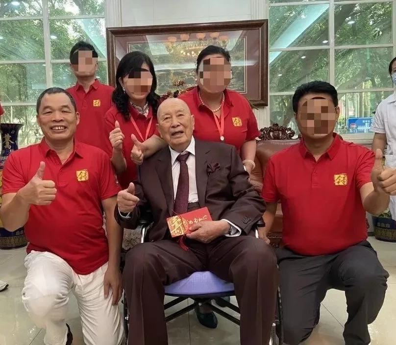 “冒用师门、蹭合影”，百岁院士的生日宴上究竟发生了什么？-第2张图片-