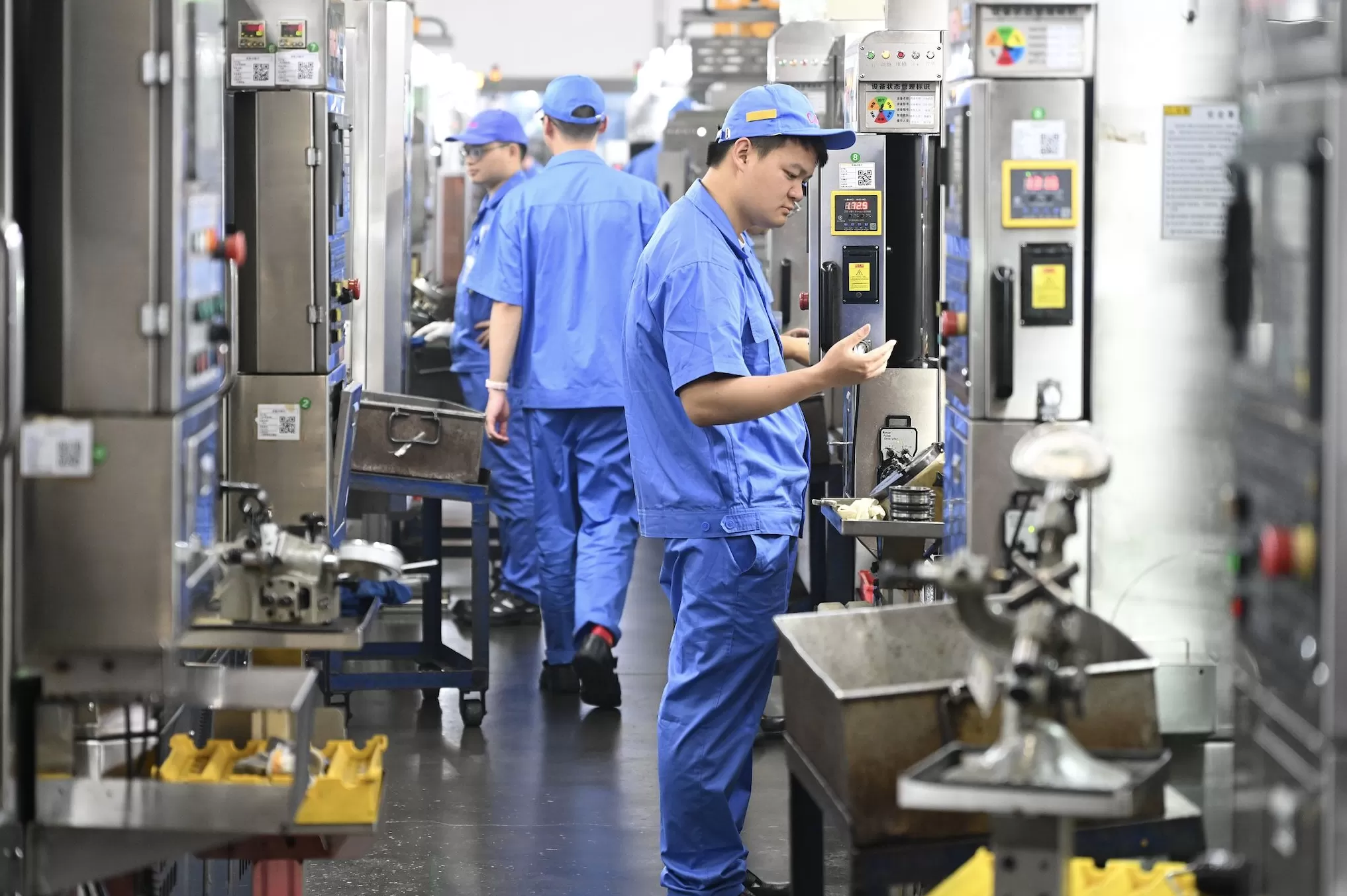 支持制造业发展，前8个月减税降费及退税近1.3万亿元-第1张图片-