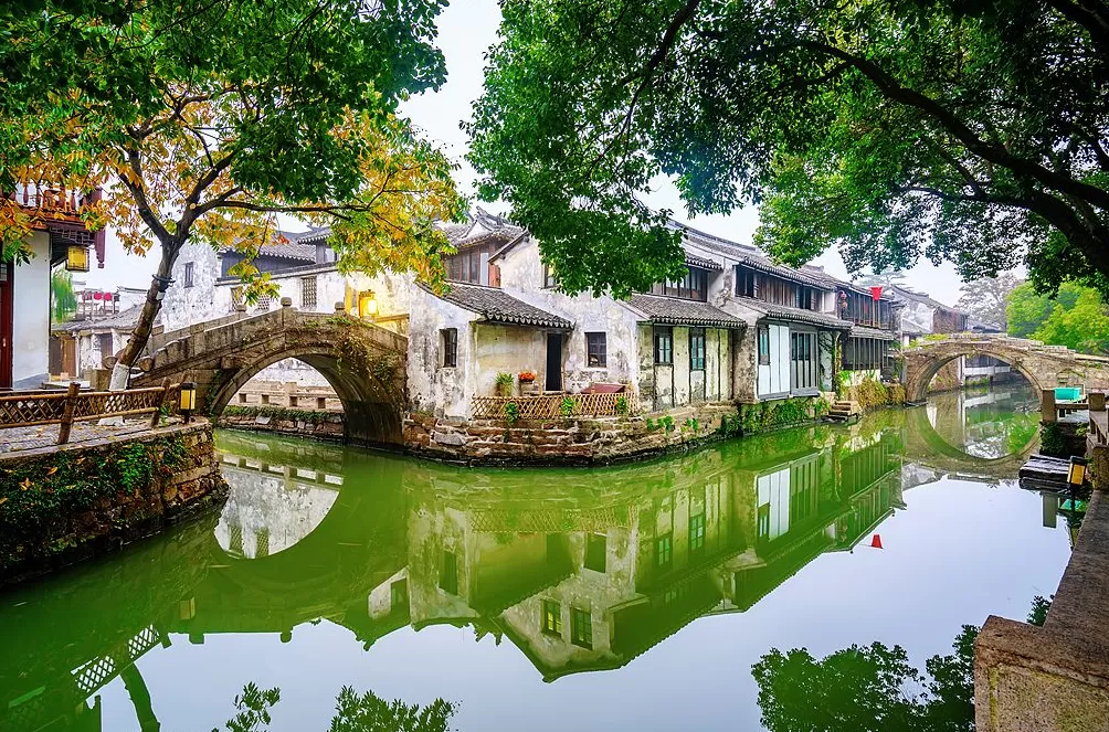 陈逸飞笔下，桥为骨水成韵的江南-第7张图片-