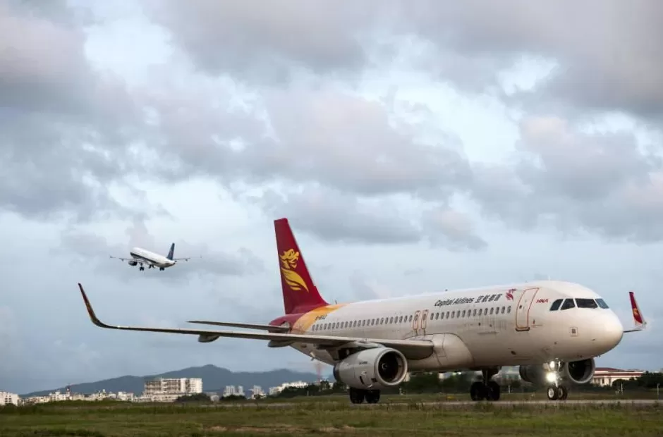 本想图省钱却多花4000多元！机票买完没多久票价“腰斩”，多付的钱能退吗？多家航空公司回应-第1张图片-