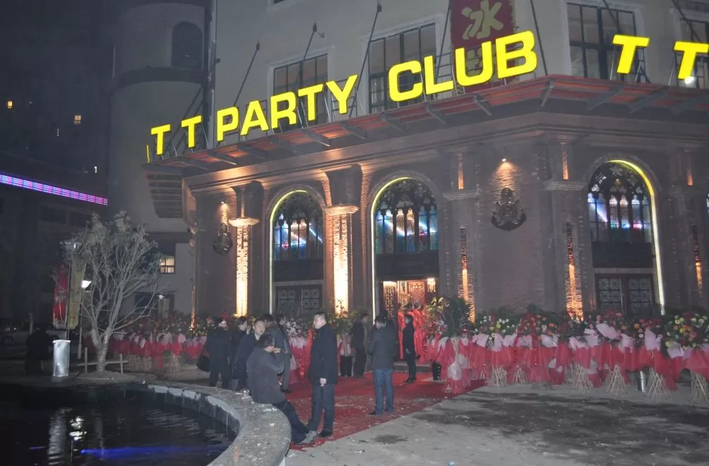 蚌埠一酒吧保安打人赔偿结案13年后:15人被公诉,同一事实出现两罪名-第1张图片- 蚌埠一酒吧保安打人赔偿结案13年后:15人被公诉,同一事实出现两罪名-第1张图片-