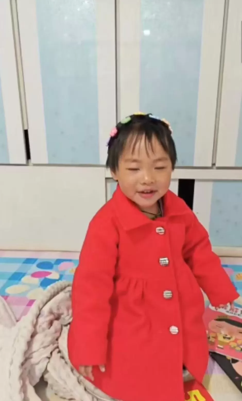 已超20小时！4岁女童在自家地头失踪，孩子姑姑：孩子在面包车内睡觉，车窗留有空隙，20分钟后消失不见-第1张图片-