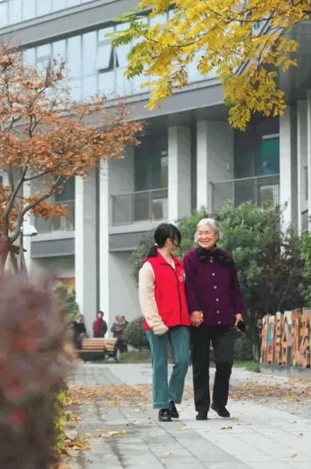 00后住进养老院：月租300元，和奶奶跨代共居-第22张图片-