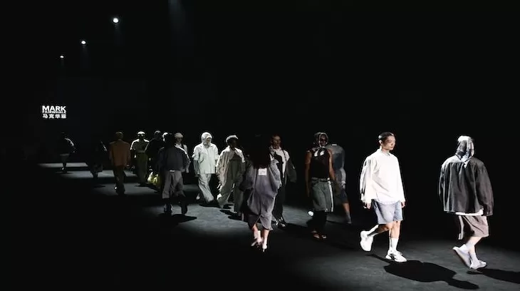 在静默、深海与远方之间，时装里的漫游契约｜2026春夏上海时装周-第1张图片-