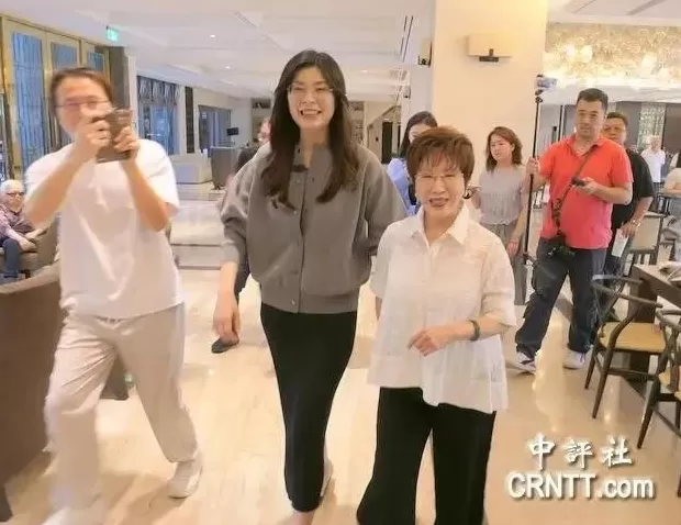 到底支持谁当党主席？当着郑丽文的面，洪秀柱说出了自己的答案-第2张图片-