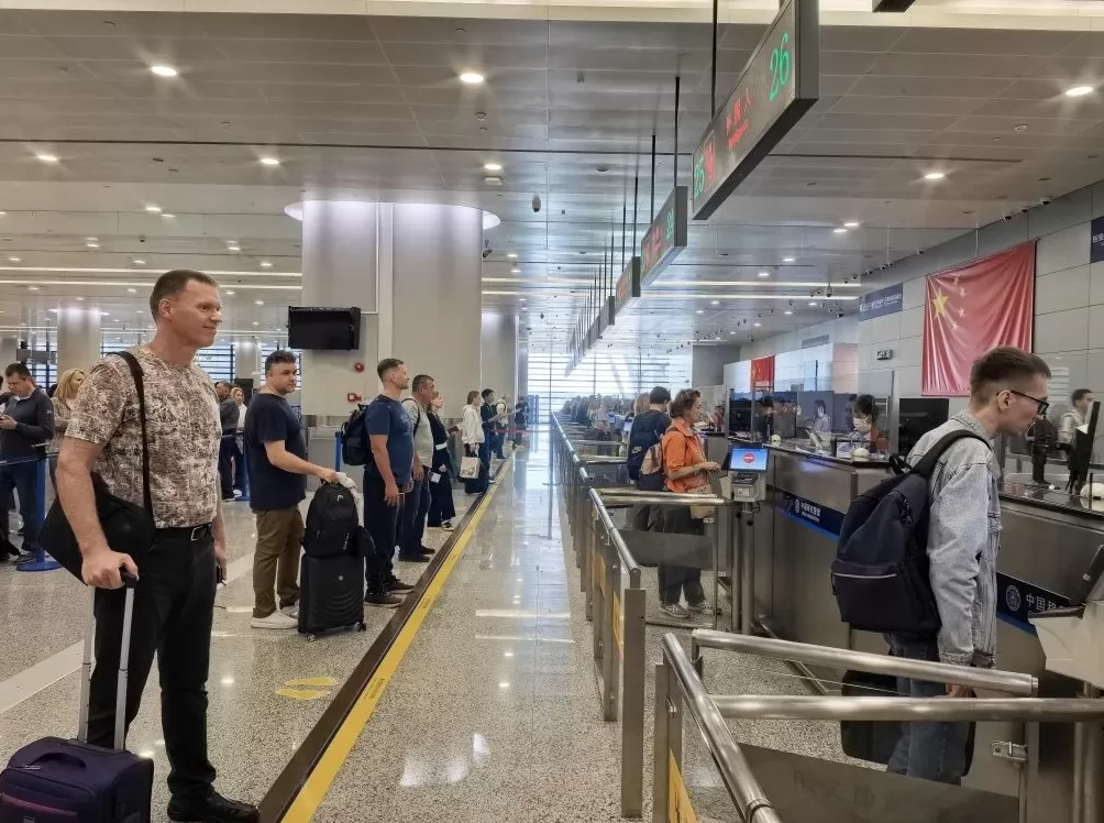 中国对俄试行免签“满月”，近3万人次俄籍旅客入境上海-第2张图片-