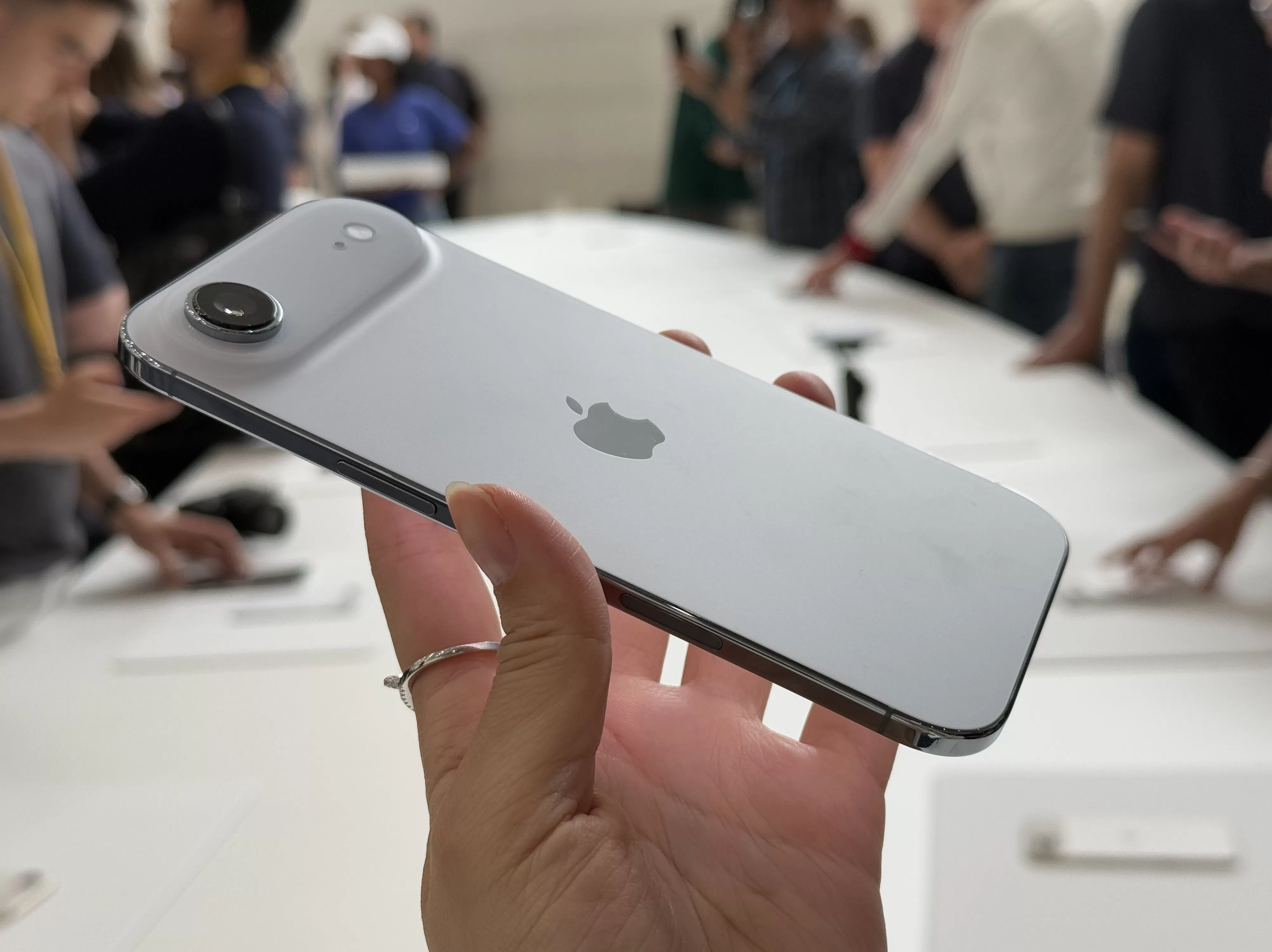 iPhone Air开启预购，国内首支eSIM手机有什么新体验？-第2张图片-